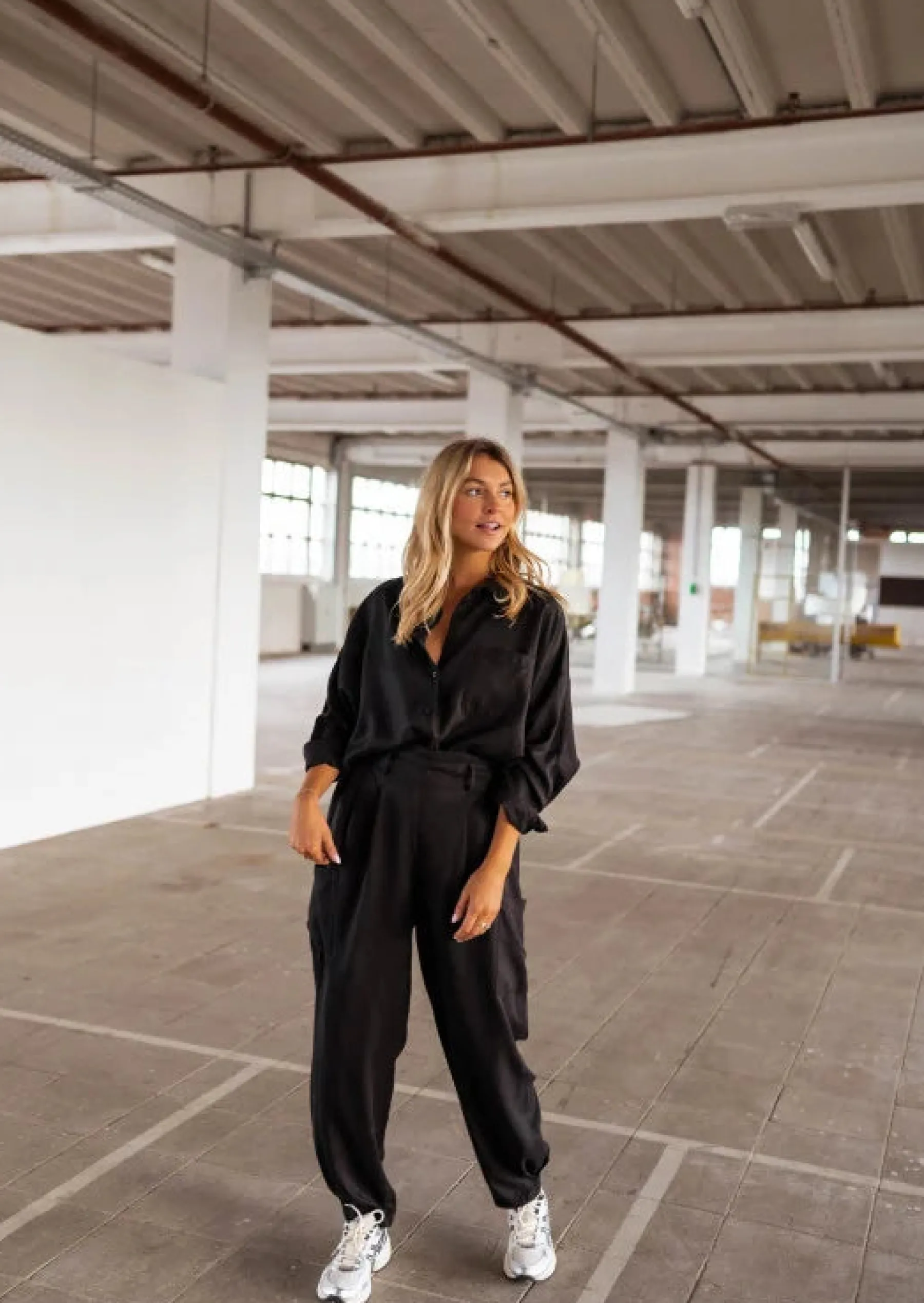 Chemisiers & Blouses-EASY-CLOTHES Chemise Ines noire | Chemise satinée ample | Prêt-à-porter en ligne | Easy Clothes Noire