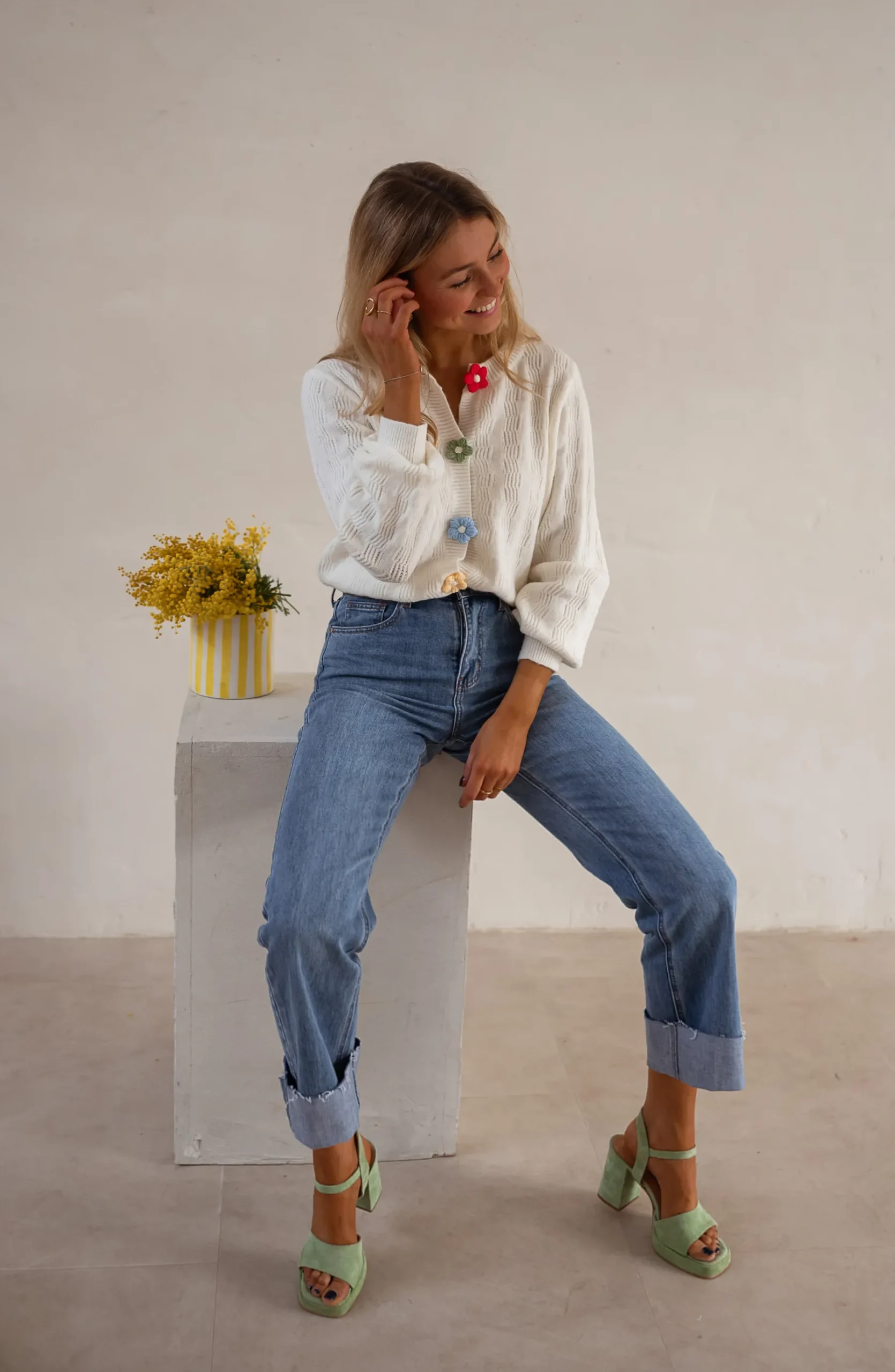 Pulls & Gilets-EASY-CLOTHES Gilet Alenzo - Écru - Boutons FleursEasy Clothes Écru à boutons fleurs