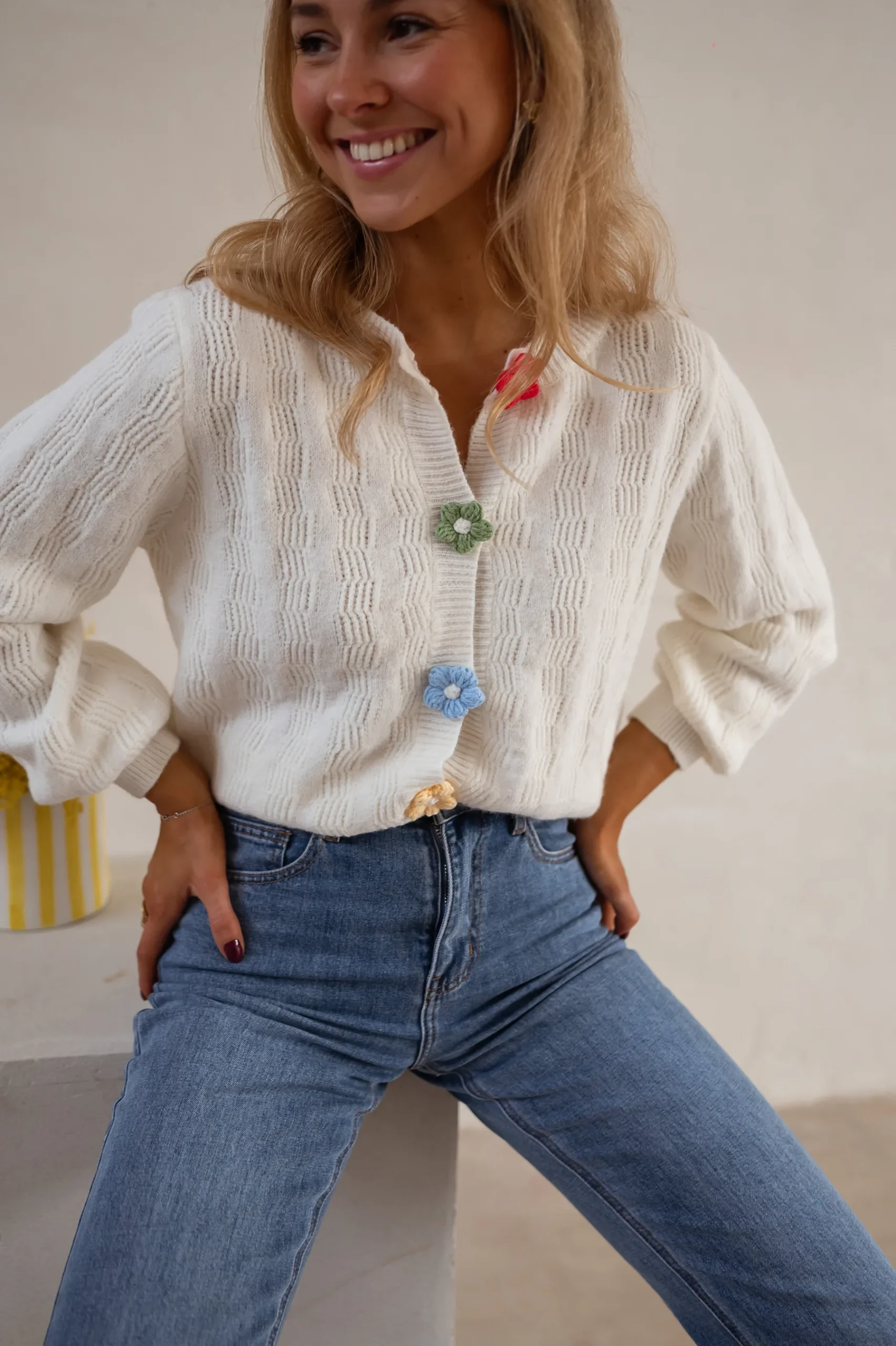 Pulls & Gilets-EASY-CLOTHES Gilet Alenzo - Écru - Boutons FleursEasy Clothes Écru à boutons fleurs