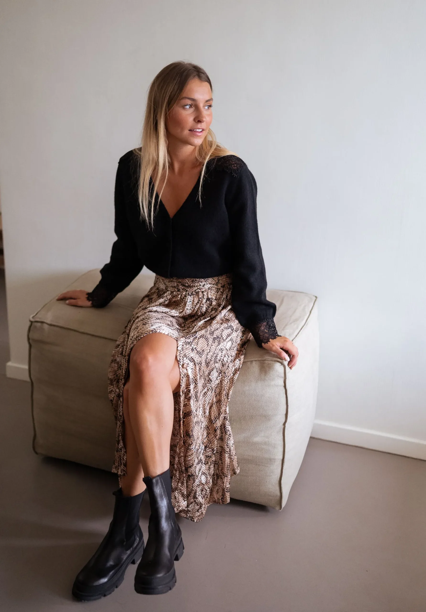 Pulls & Gilets-EASY-CLOTHES Gilet Baltha - noir à dentelleEasy Clothes Noir à dentelle