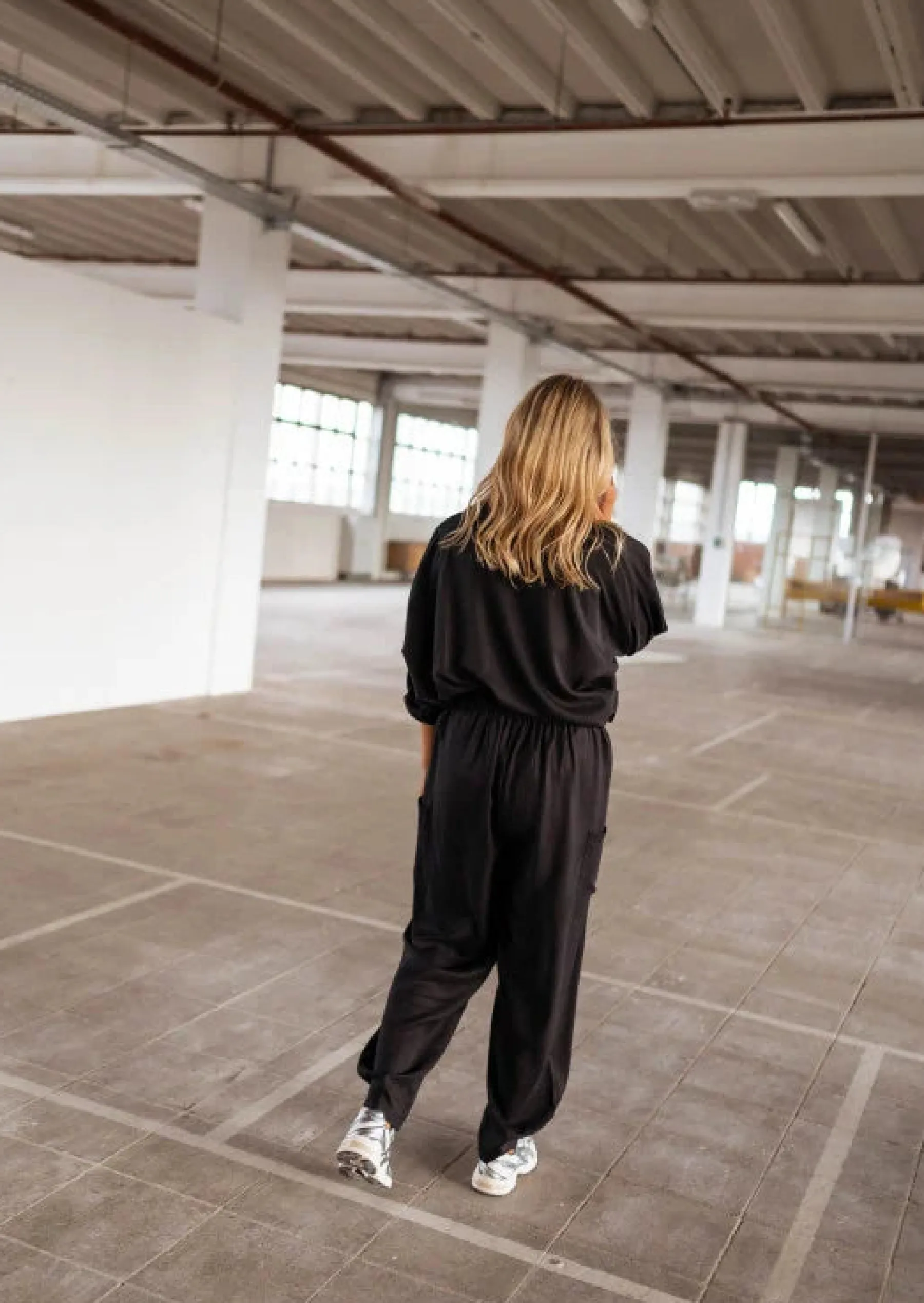 Pantalons-EASY-CLOTHES Pantalon Chandler noir | Pantalon large satiné | Prêt-à-porter en ligne | Easy Clothes Noir