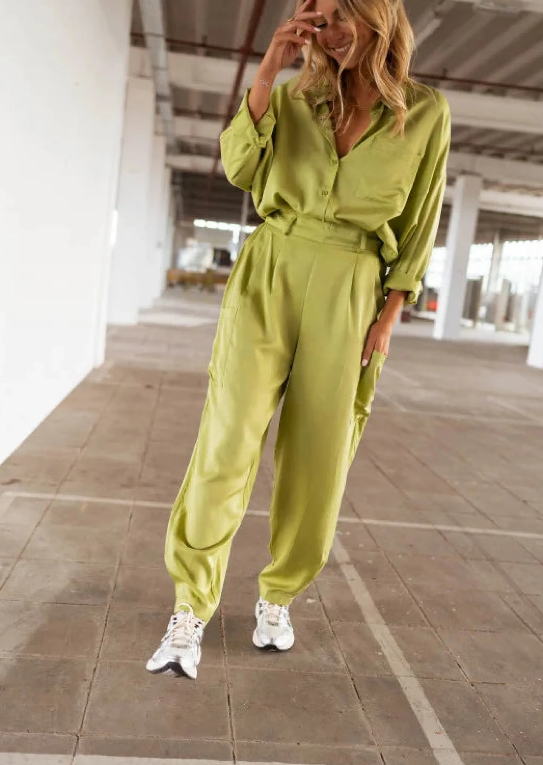 Pantalons-EASY-CLOTHES Pantalon Chandler vert olive | Pantalon large satiné | Prêt-à-porter en ligne | Easy Clothes Vert olive