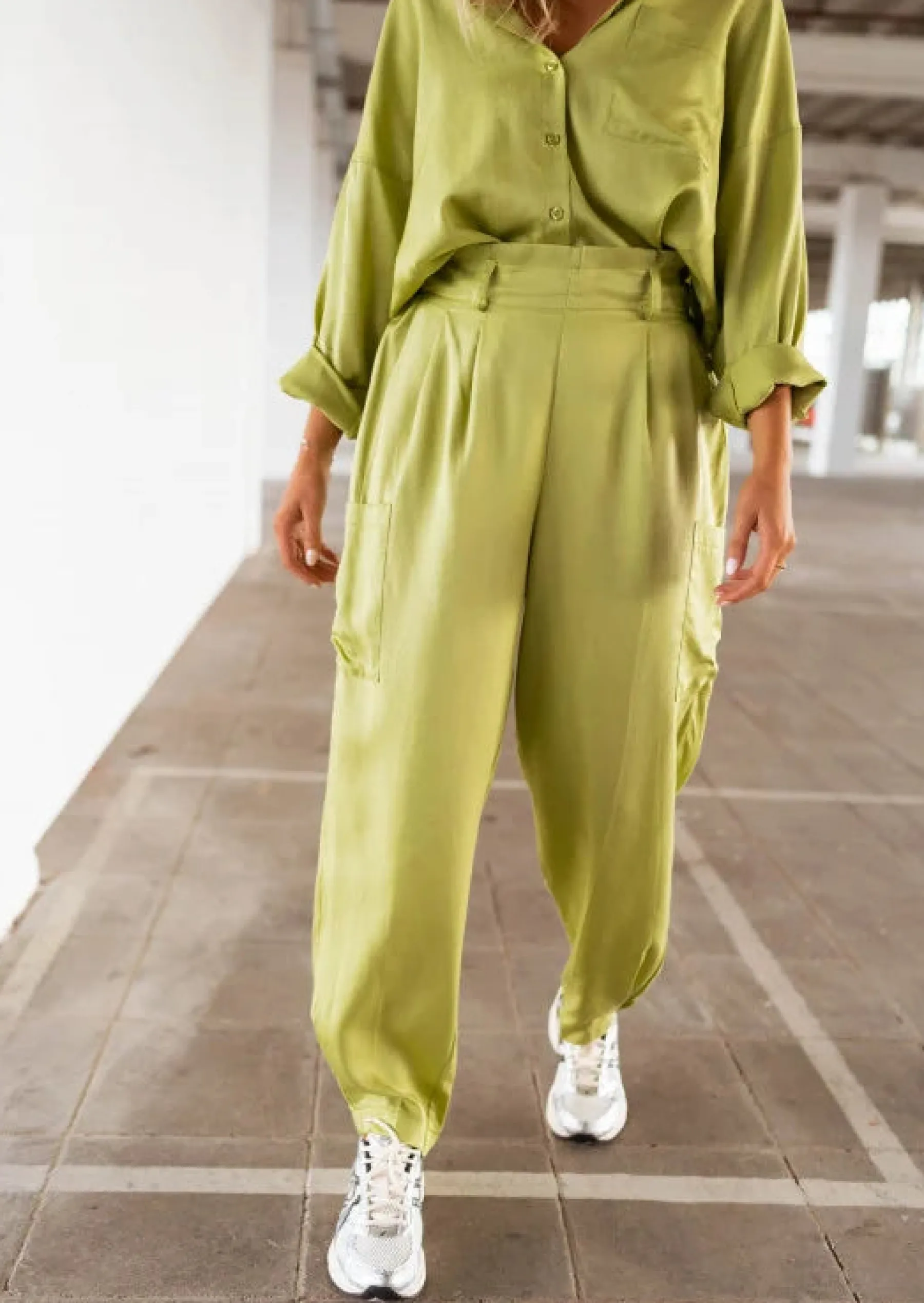 Pantalons-EASY-CLOTHES Pantalon Chandler vert olive | Pantalon large satiné | Prêt-à-porter en ligne | Easy Clothes Vert olive