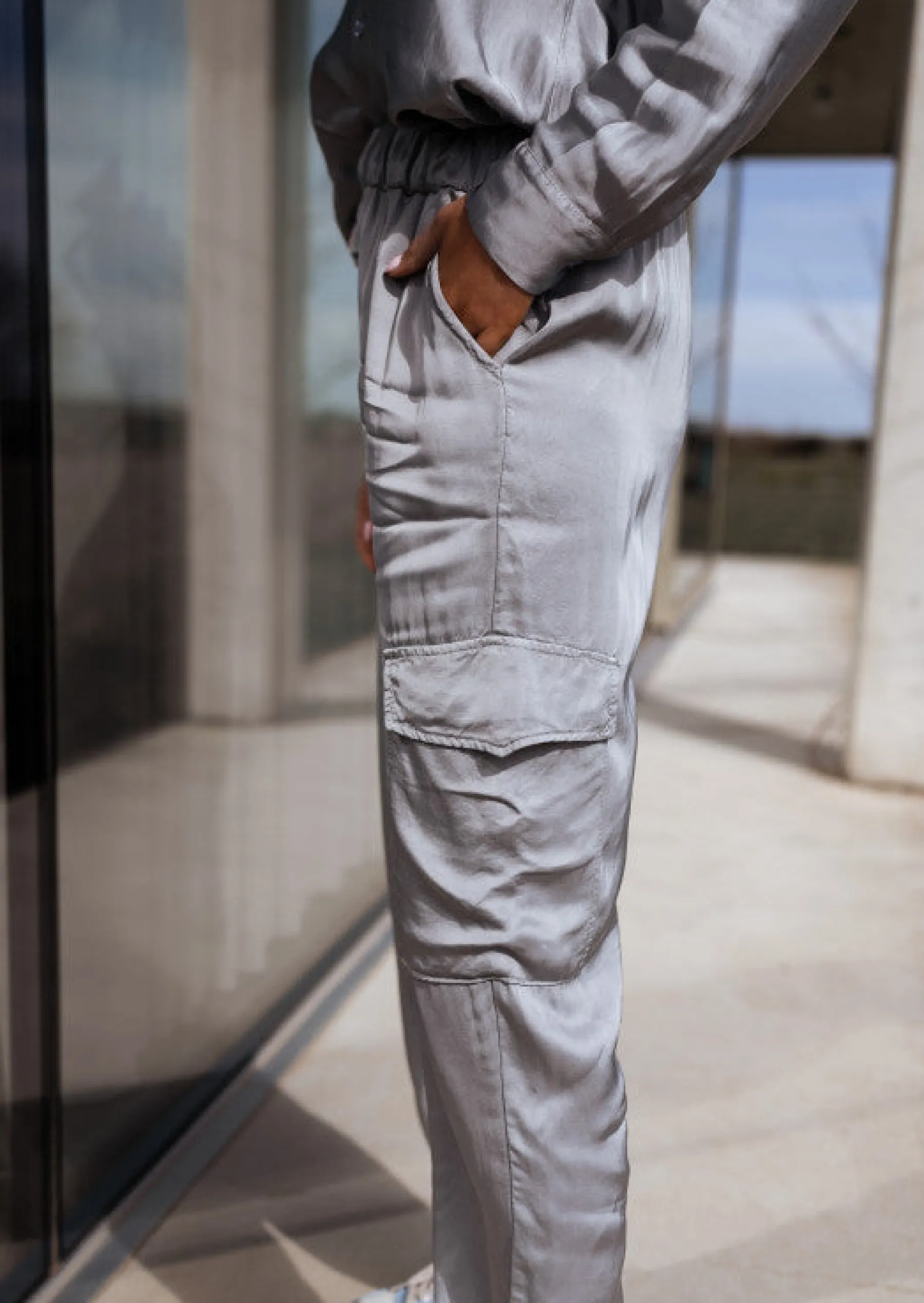 Pantalons-EASY-CLOTHES Pantalon Hardy argenté à poches | Pantalon cargo satiné | Prêt-à-porter en ligne | Easy Clothes Argenté à poches