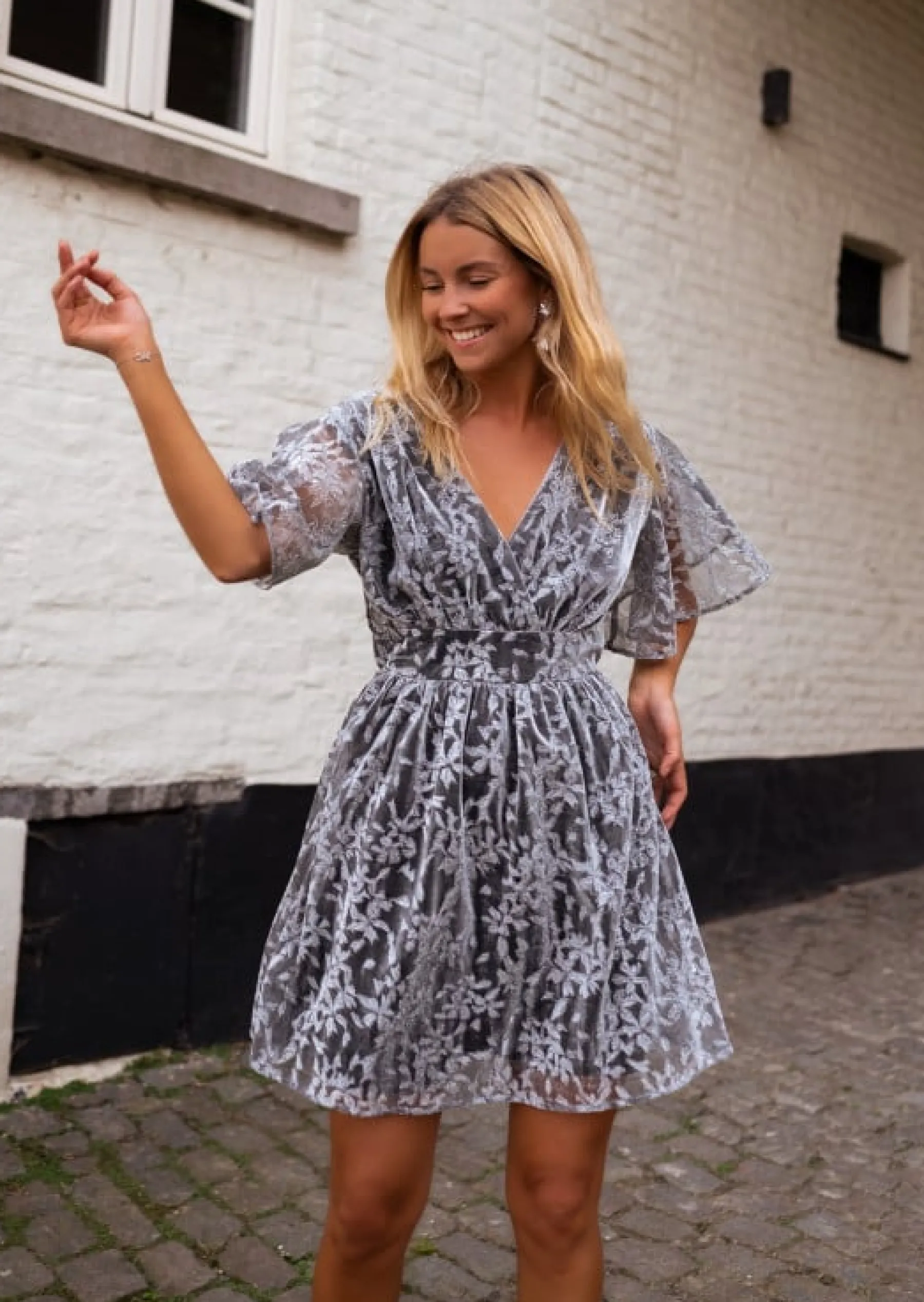 Robes-EASY-CLOTHES Robe Celisse Argentée - Motifs à Fleurs - Col V - DoubléeEasy Clothes Argentée