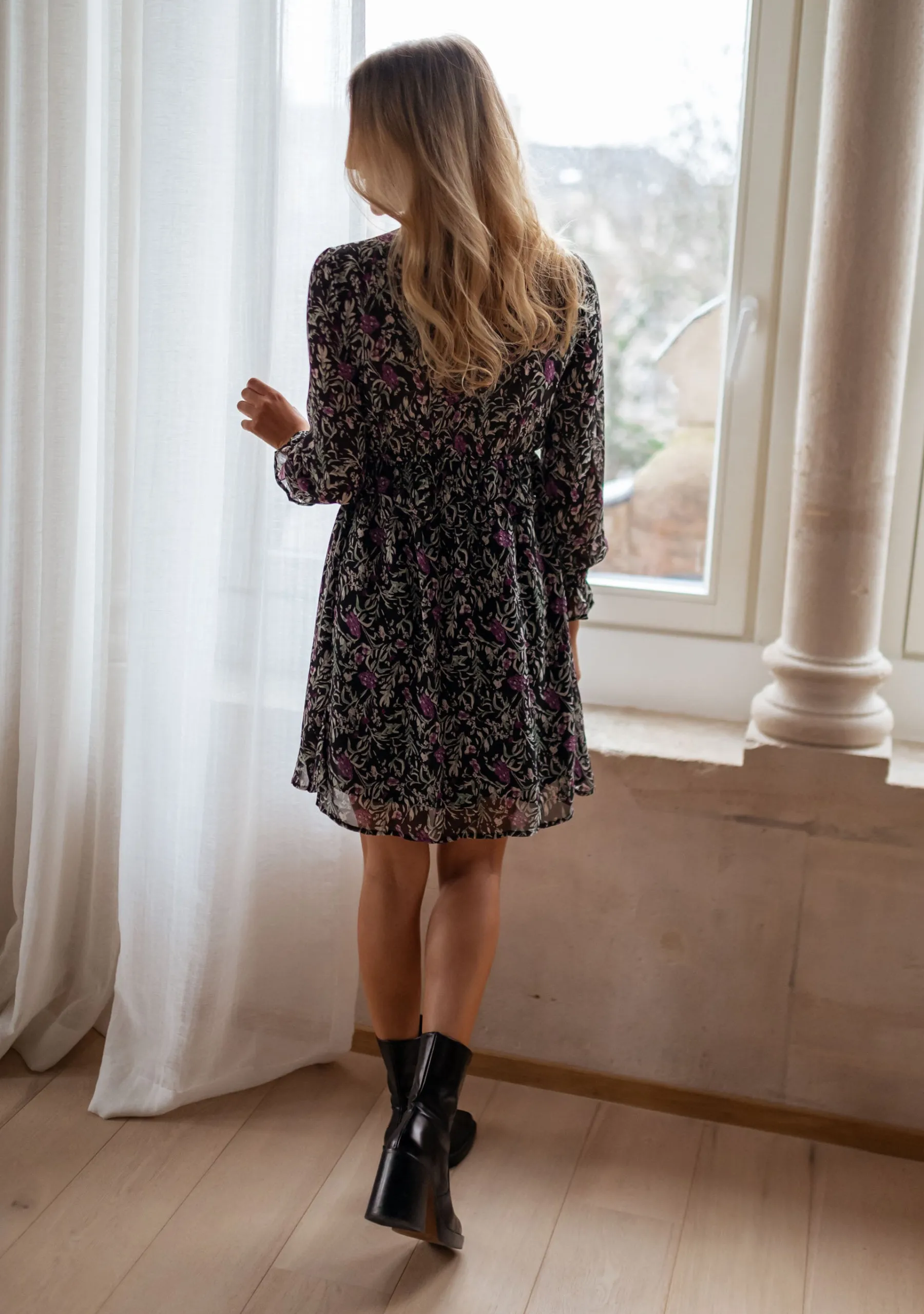 Robes-EASY-CLOTHES Robe Lolly - noire à fleursEasy Clothes Noire à fleurs