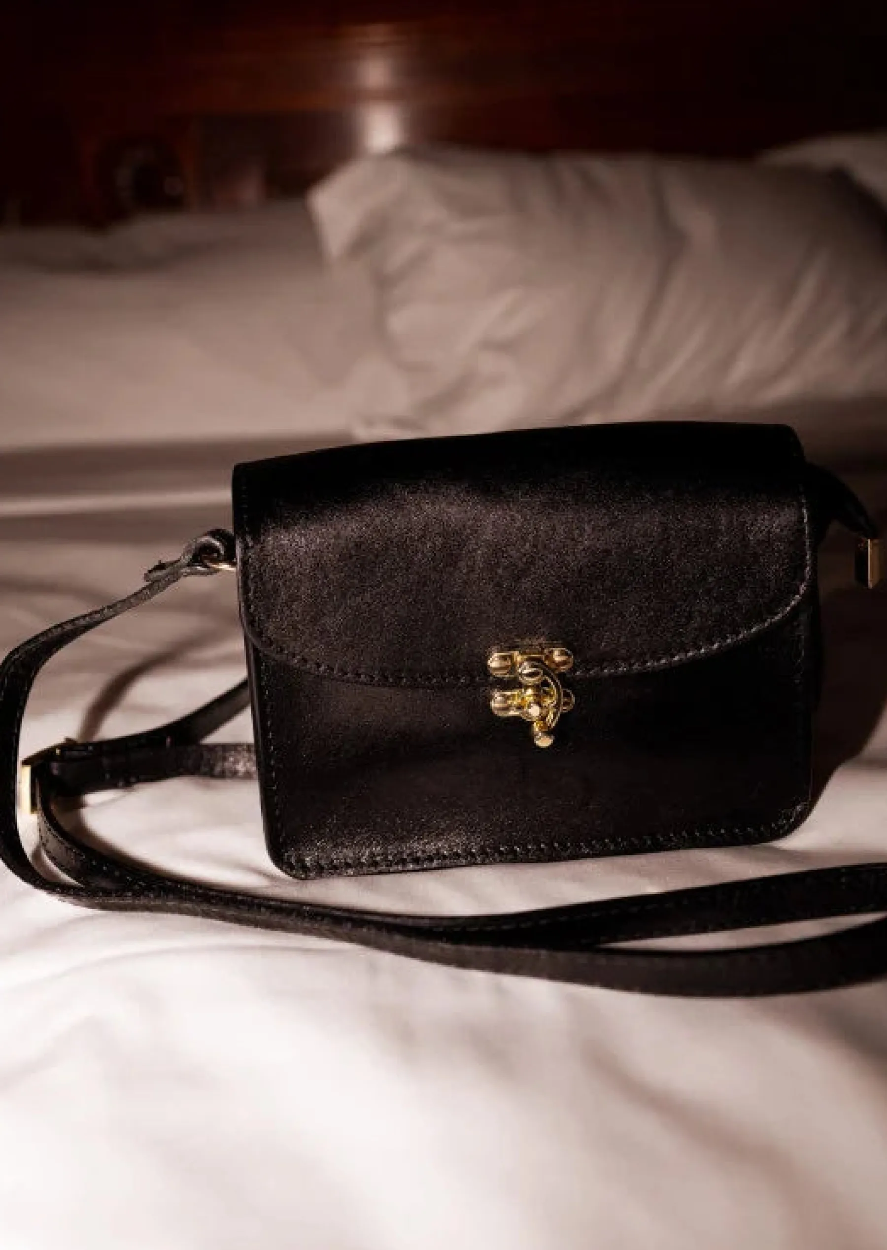 Sacs & Pochettes-EASY-CLOTHES Sac Alecia Noir - Effet Cuir - Détails DorésEasy Clothes Noir