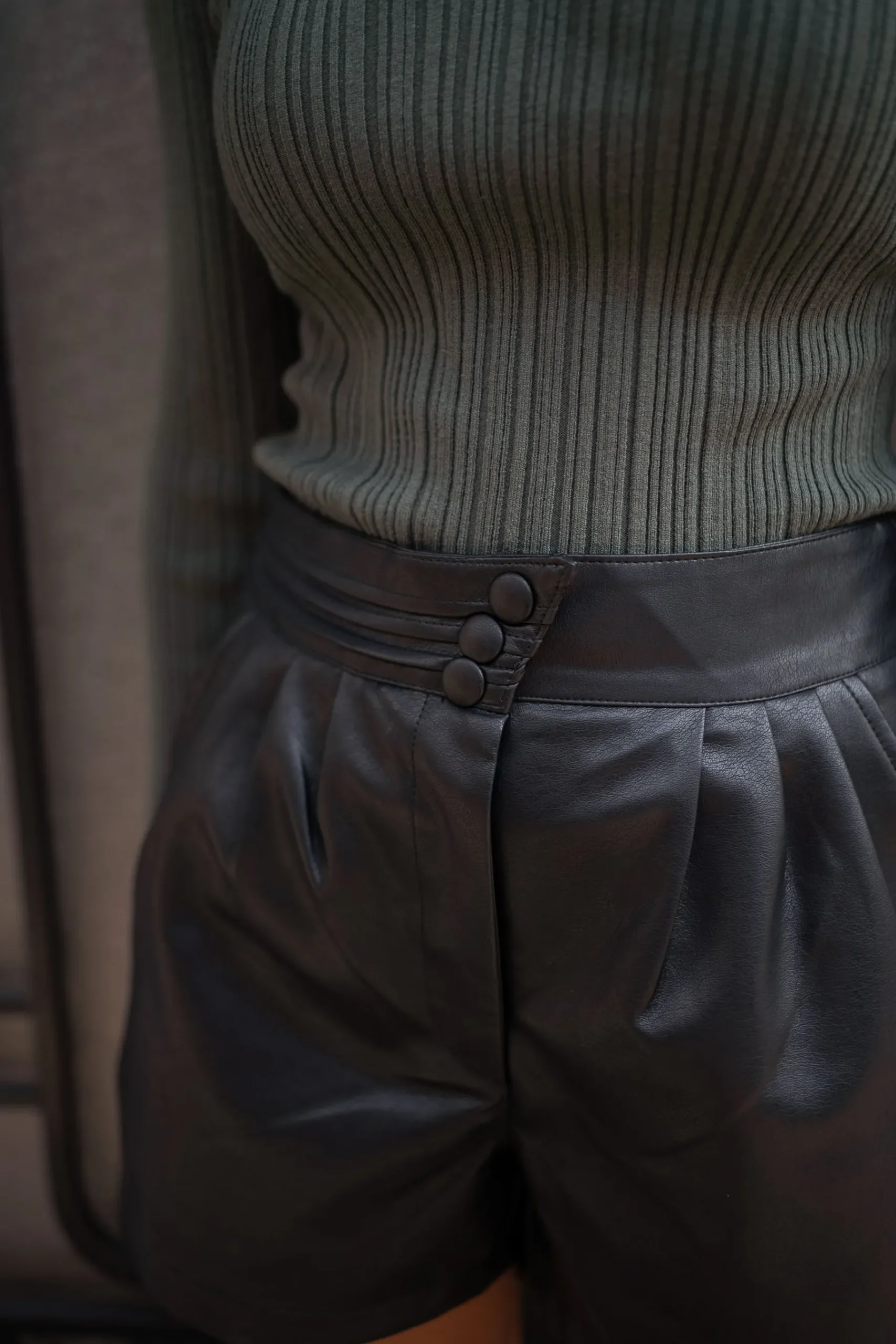 Jupes & Shorts-EASY-CLOTHES Short Lison - noir en simili cuirEasy Clothes Noir en simili cuir